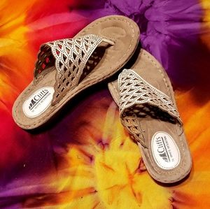 White Mountain Cliffs sandals. White w/bling